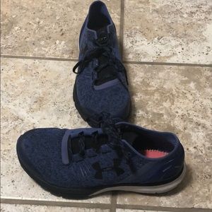 Worn twice Under Armour knit running shoes 8